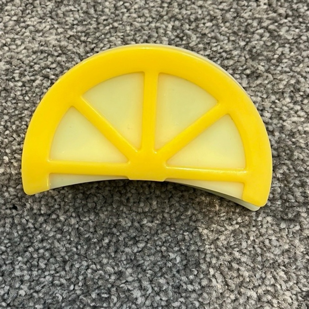 Valet Studio lemon wedge clip purchased from Revolve - Picture 5 of 6